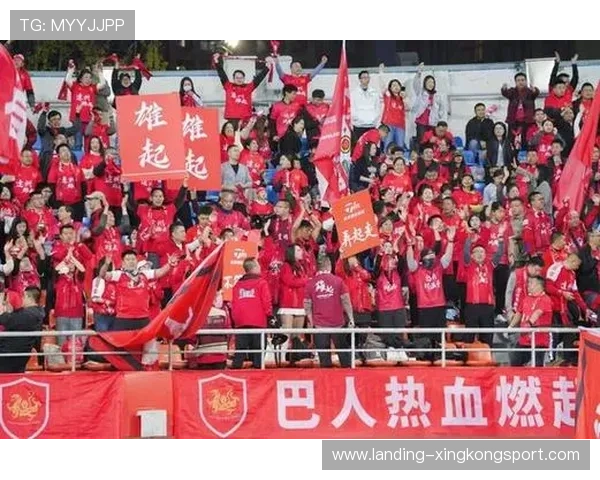 主队被客场球迷压制,这画面罕见